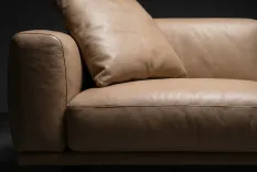Сиденье кожаного дивана Maeve, текстура натуральной кожи