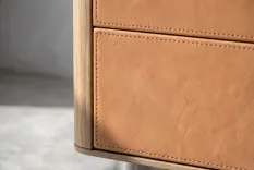 Комод Elegante c фасадами из кожи.webp
