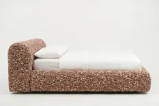 Кровать Luna от мебельной фабрики Woodfans в букле