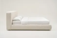 Двуспальная кровать Rocca 180×200 — округлая царга, молочный букле